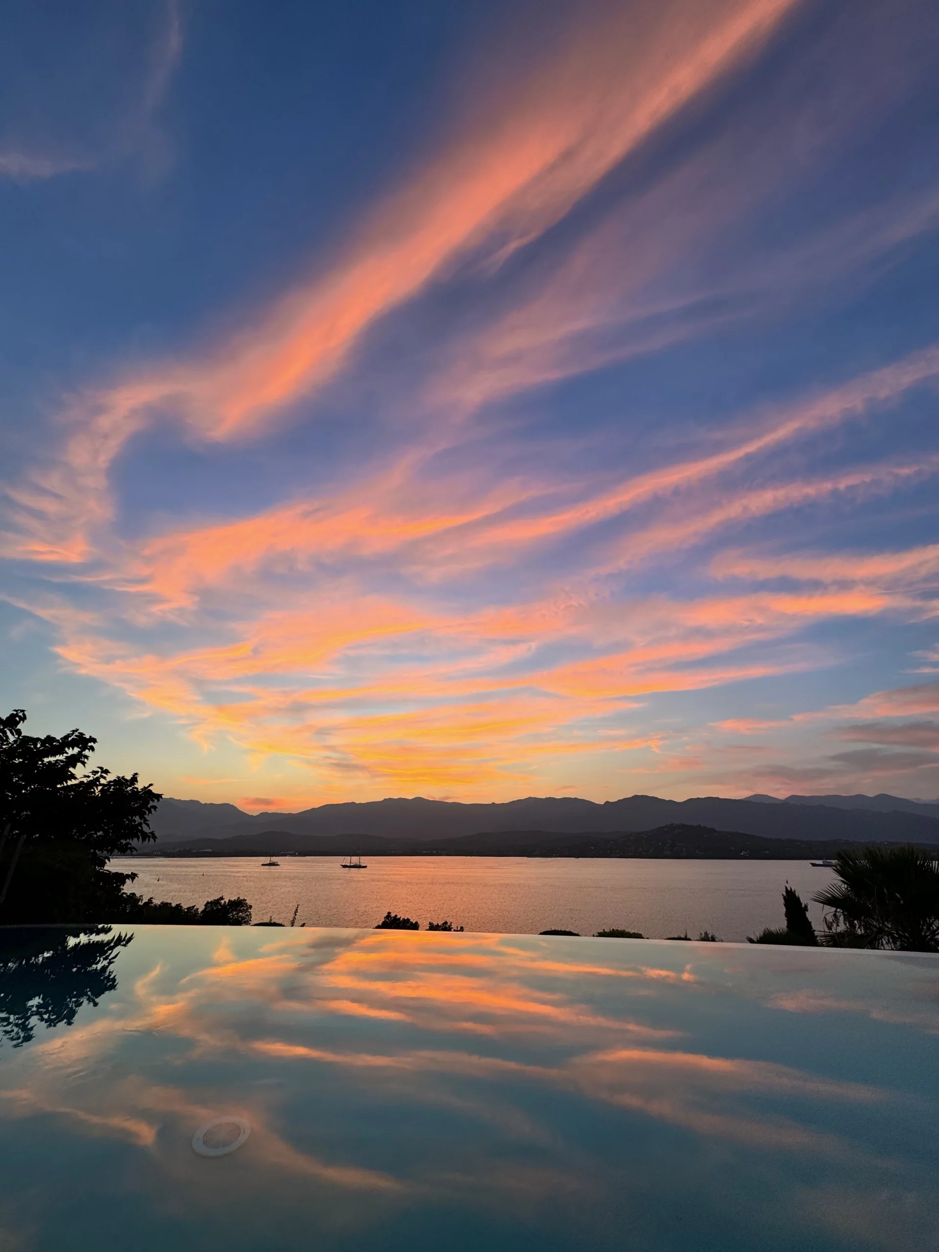 Villa de luxe en Corse du Sud avec piscine à débordement